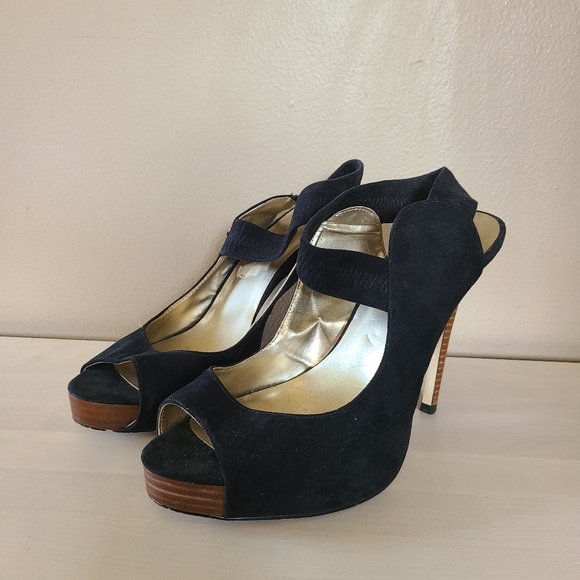 Le Chateau black pumps - Picture 5 of 5